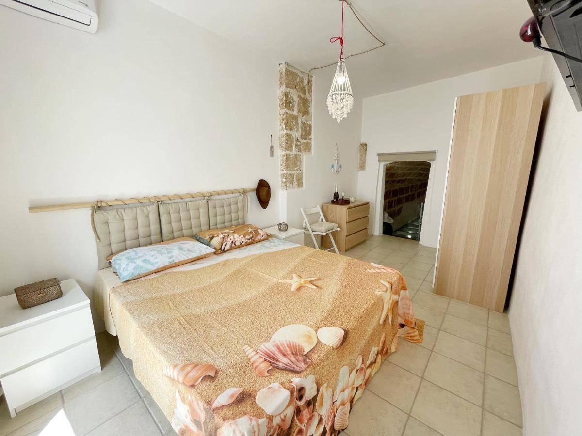Mediterraneo House- Casa Nel Centro Storico 马蒂诺 外观 照片