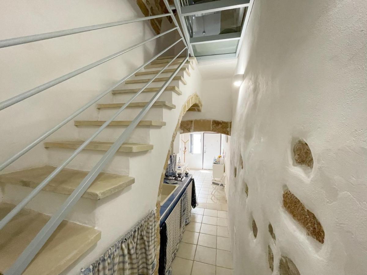 Mediterraneo House- Casa Nel Centro Storico 马蒂诺 外观 照片